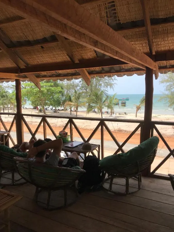 Banana Beach Bungalow & Restaurant Сиануквиль
