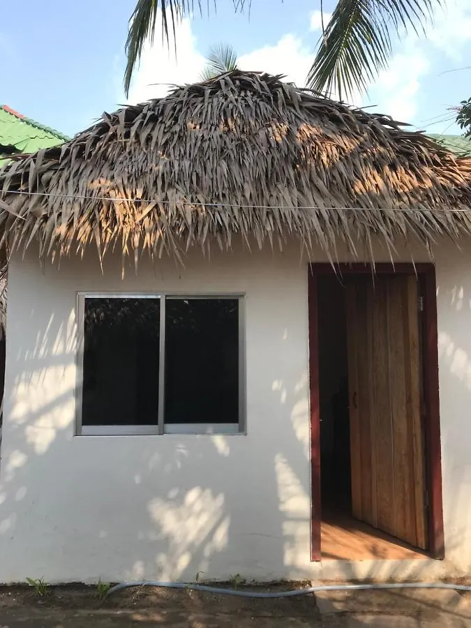 Banana Beach Bungalow & Restaurant Апартаменты