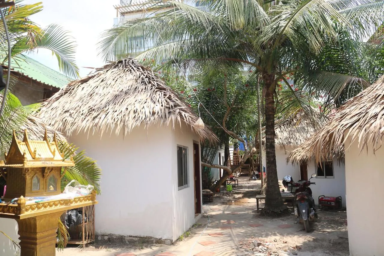 Banana Beach Bungalow & Restaurant Апартаменты Сиануквиль