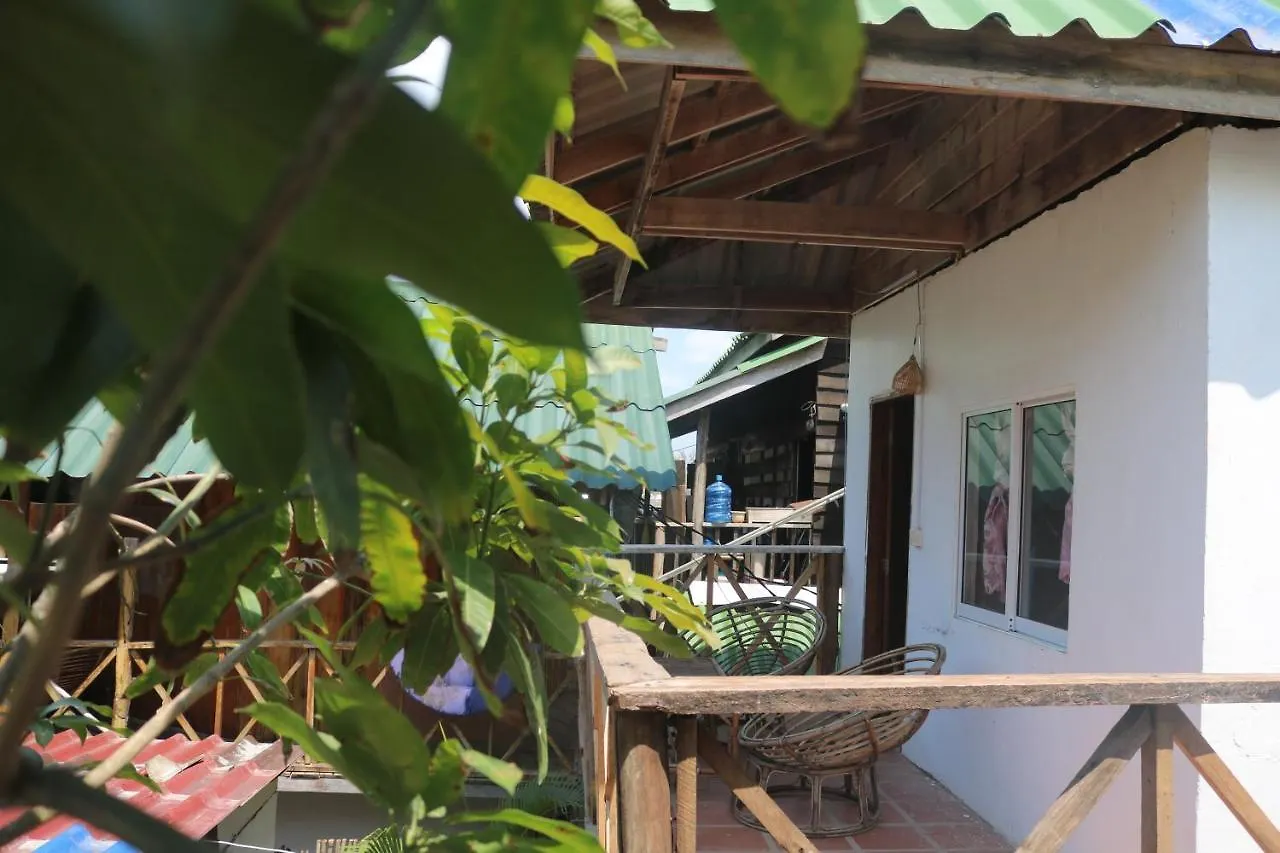 Апартаменты Banana Beach Bungalow & Restaurant