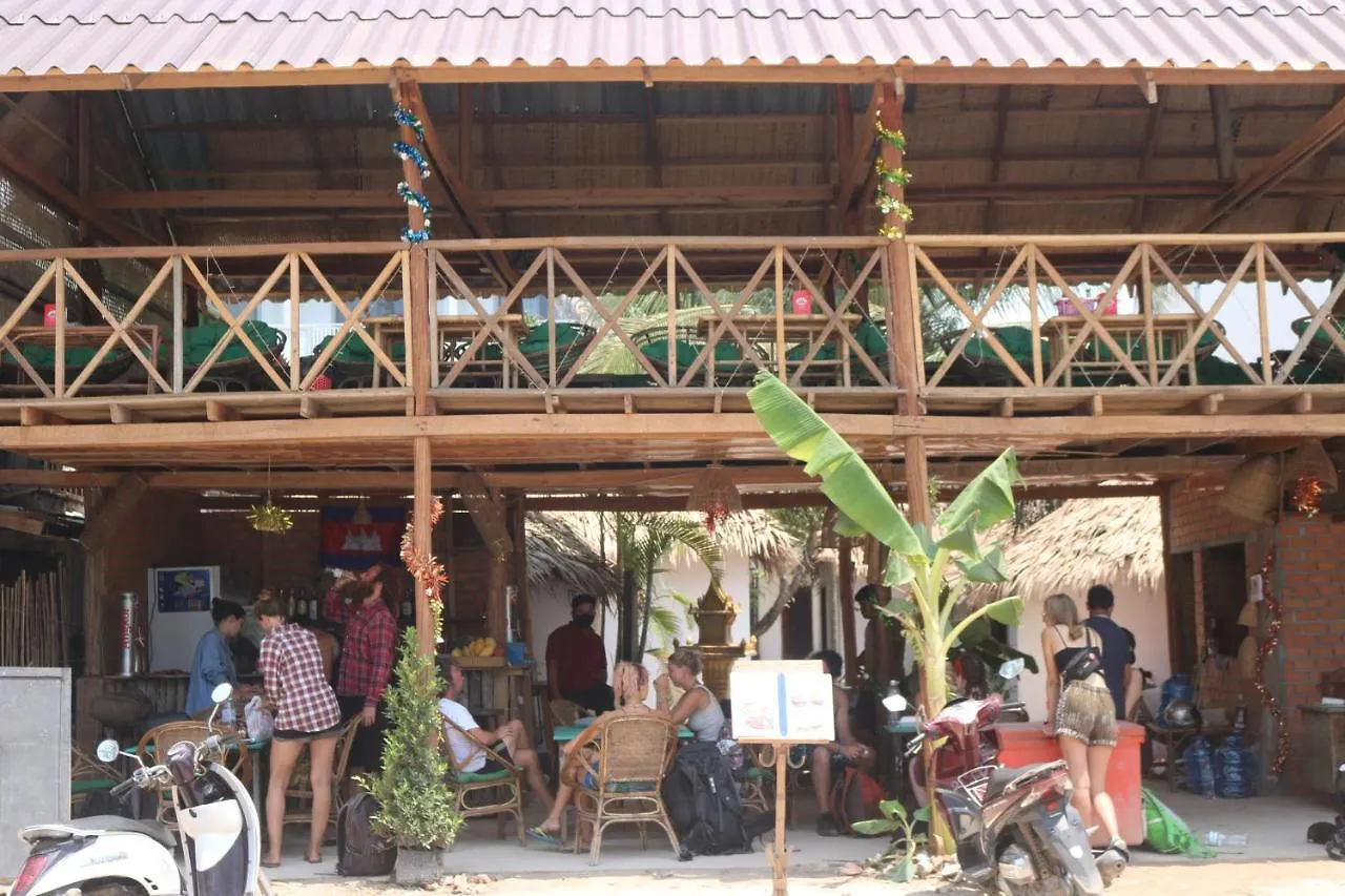 Апартаменты Banana Beach Bungalow & Restaurant