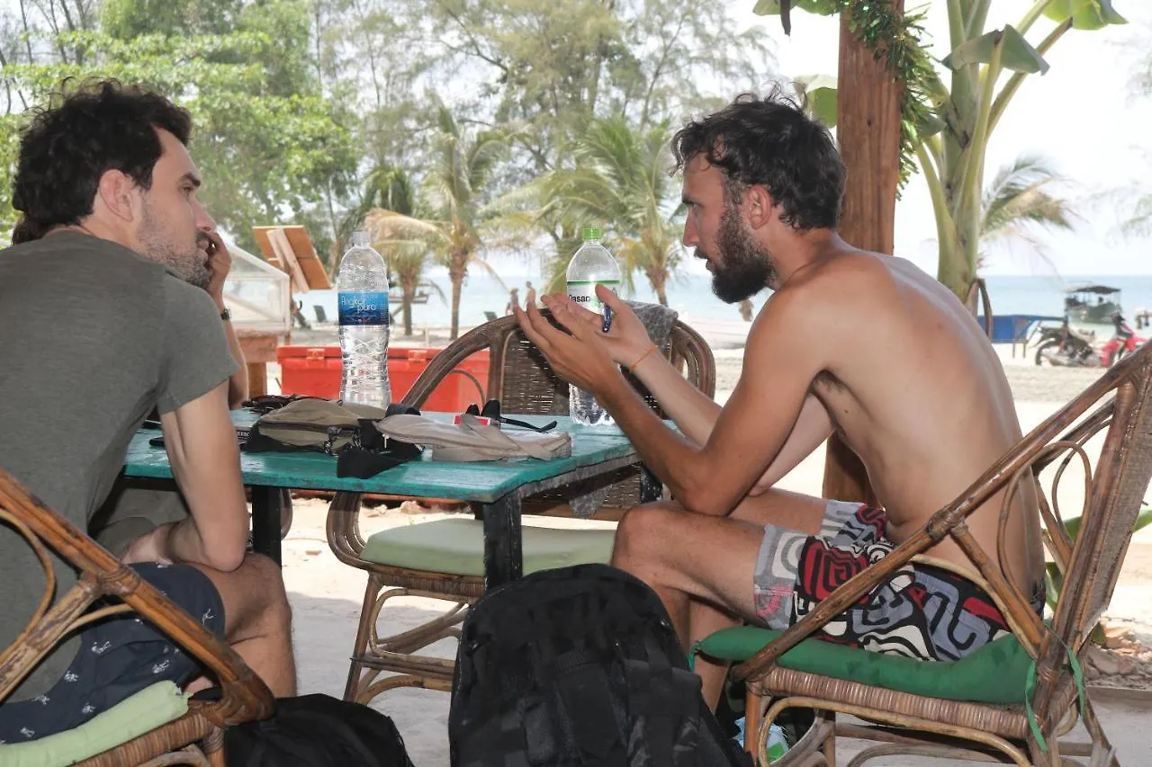 Banana Beach Bungalow & Restaurant Апартаменты Сиануквиль
