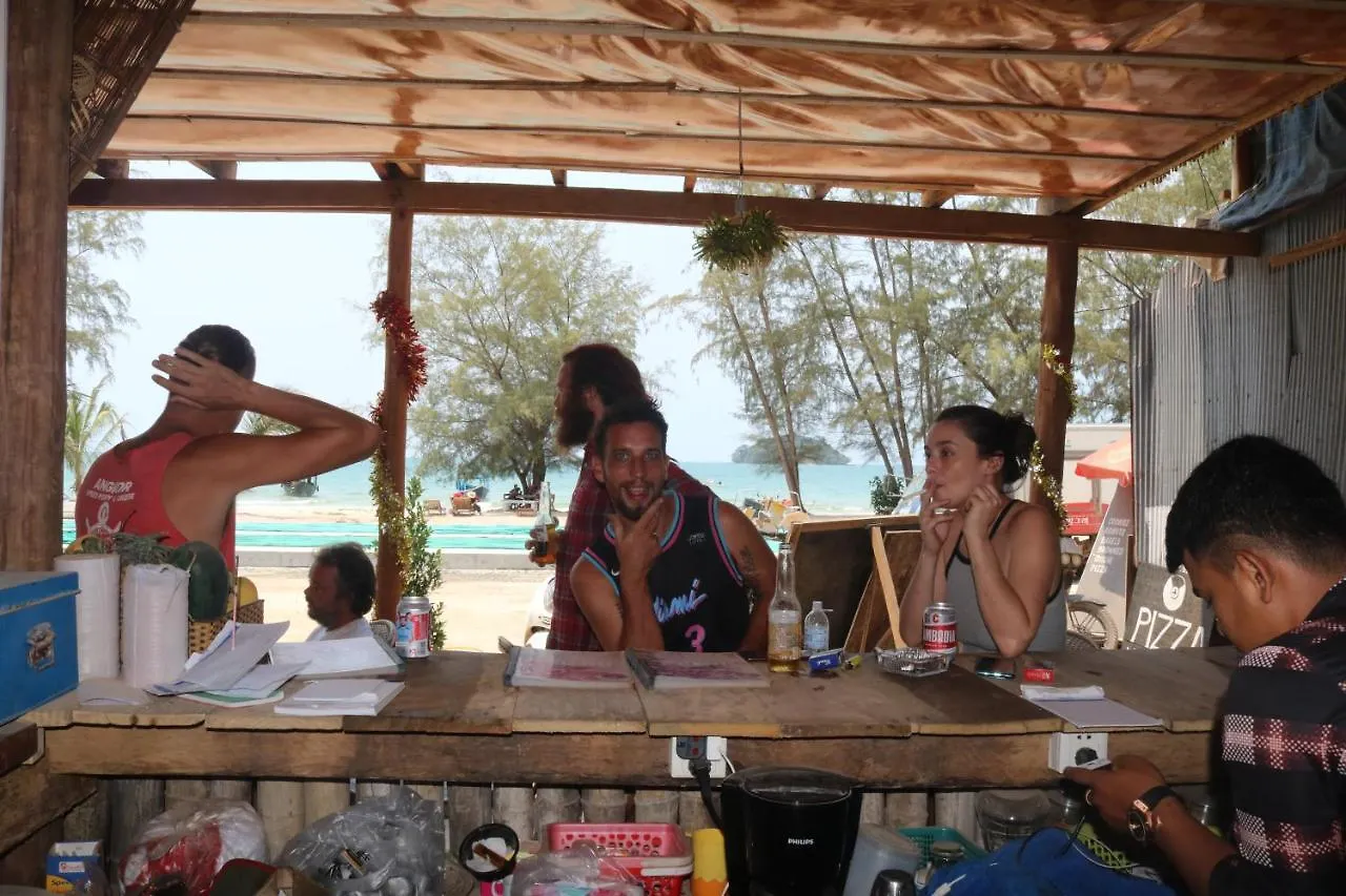 Banana Beach Bungalow & Restaurant Сиануквиль